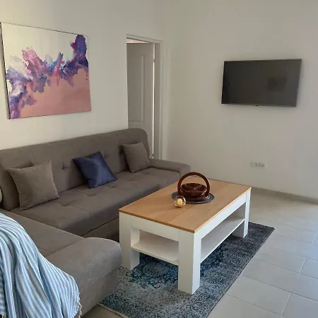 Outstanding Large For 6+2 *