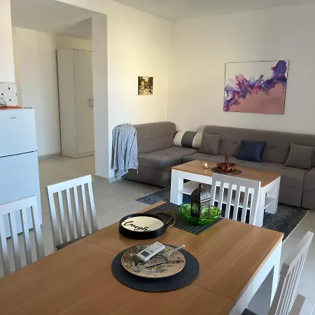 Outstanding Large For 6+2 Appartement Makarska