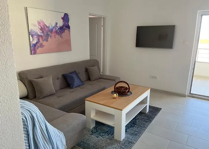 Outstanding Large For 6+2 *