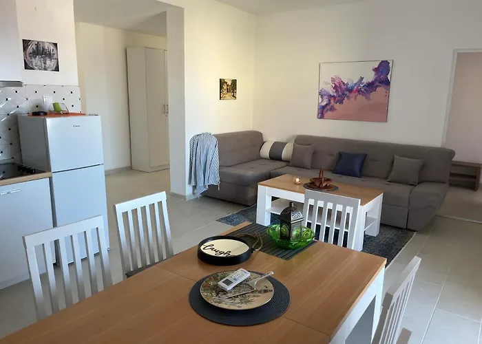 Outstanding Large For 6+2 Appartement Makarska