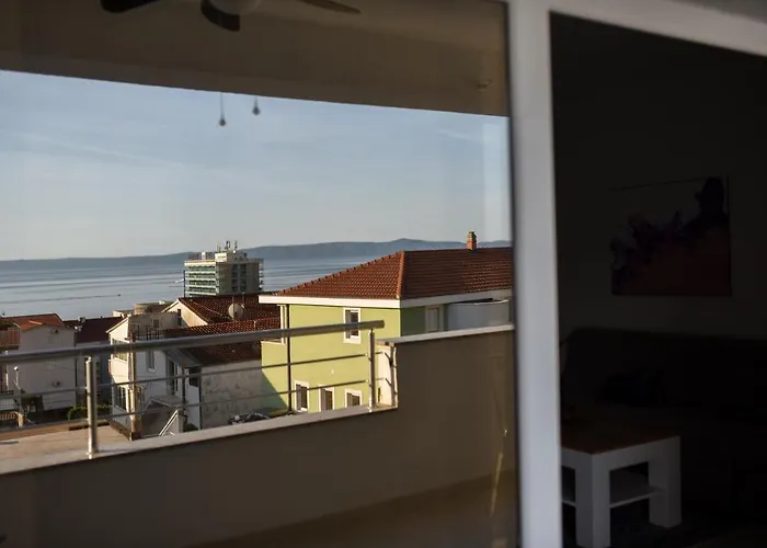 Outstanding Large For 6+2 Makarska