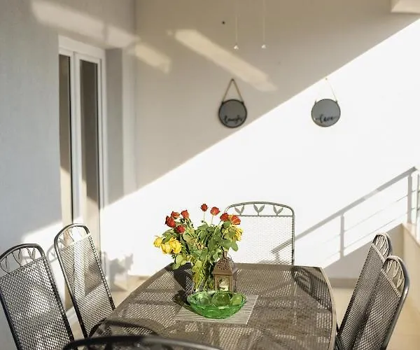 Outstanding Large For 6+2 Makarska